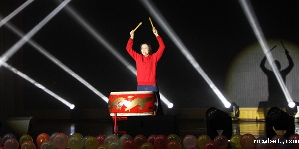 1581562200802860.jpg 7-02、投资公司歌舞《撸起袖子加油干》.jpg