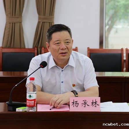 山东点点taptap国际党委书记杨承林同志与新入党同志进行集体谈话